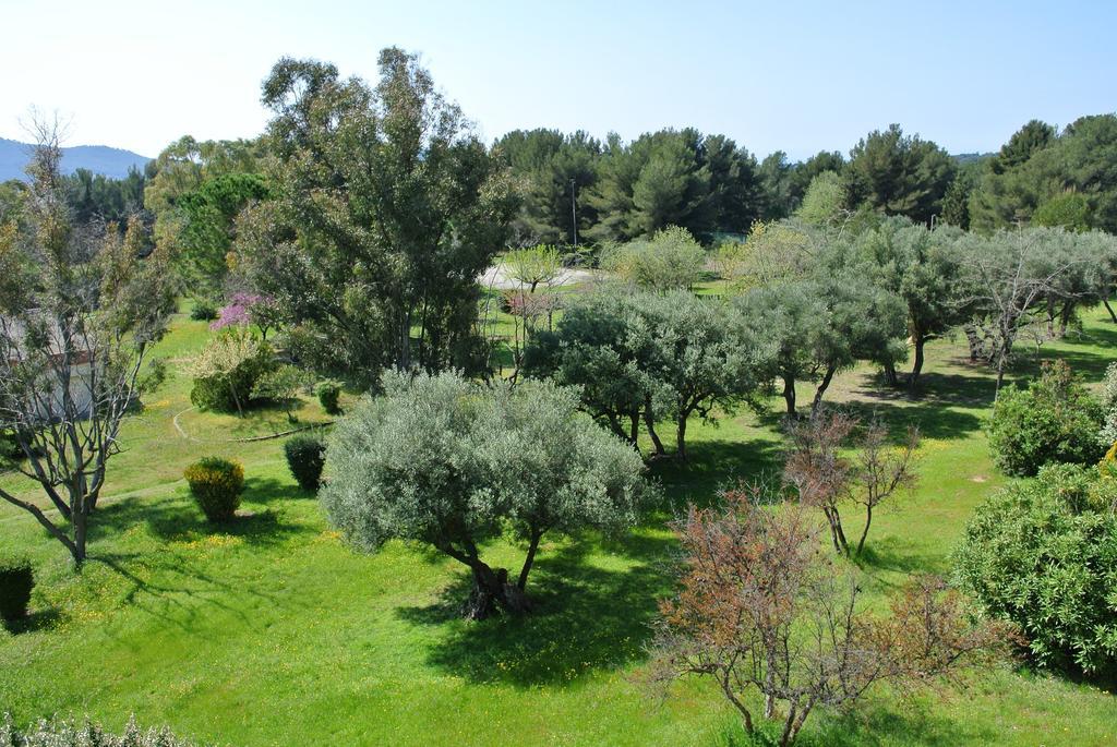 Le Domaine Des Oliviers Apartment Saint-Cyr-sur-Mer Exterior photo